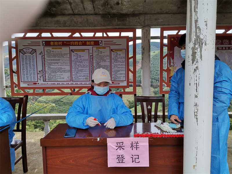 管理學院經濟與金融專業黃潔.jpg